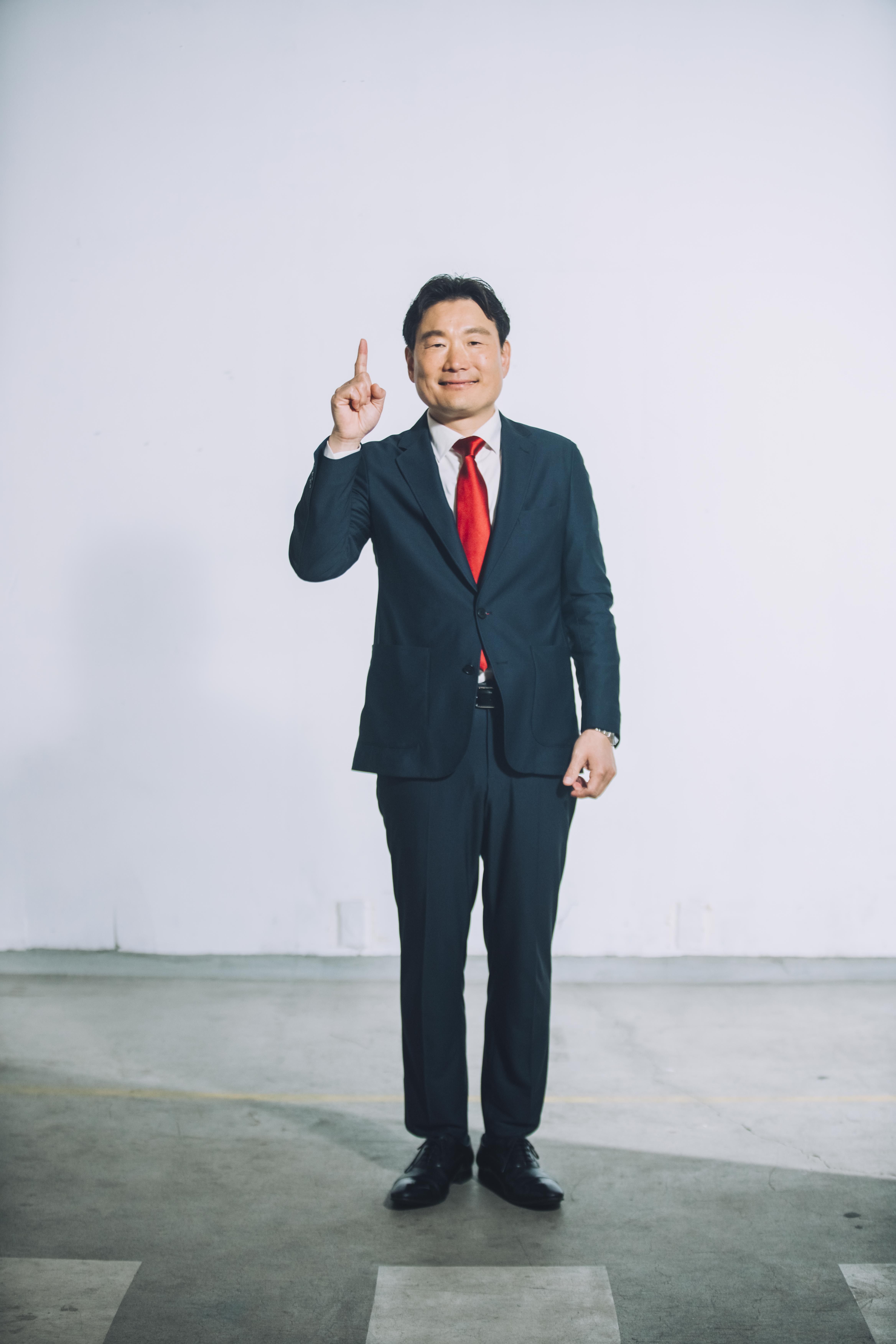 動画やSNSで発信する津田剛
